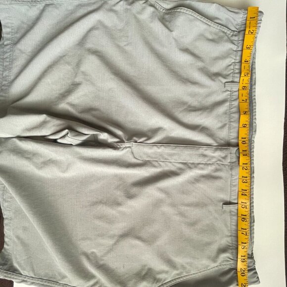 Greg Norman Men's Gray Shorts Size 40 - Picture 6 of 6